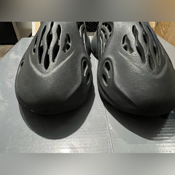 YEEZY FOAM RUNNER 'ONYX' - Picture 2 of 4